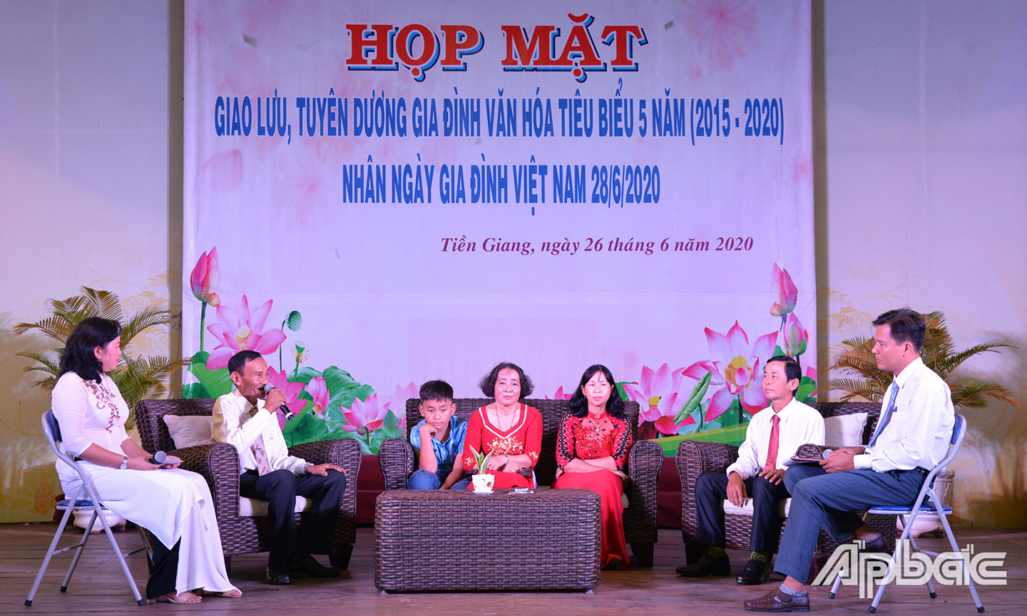 Thời gian qua, Ban Chỉ đạo CTGĐ tỉnh, huyện tổ chức nhiều hoạt động tuyên truyền nâng cao nhận thức người dân trong việc xây dựng gia đình hạnh phúc. 	                                                                                                                                                                    Ảnh: THU HOÀI