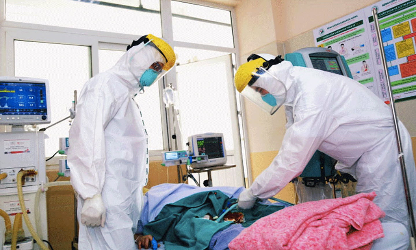 Ðiều trị cho bệnh nhân mắc Covid-19 tại Bệnh viện đa khoa Ðức Giang.