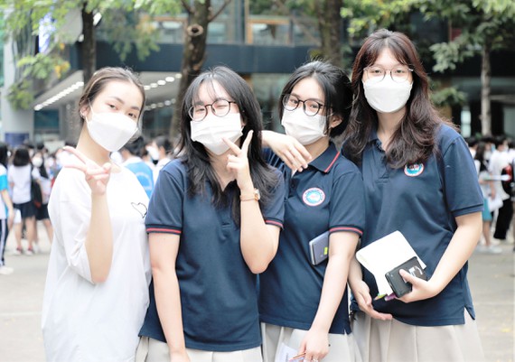 Thí sinh Trường THPT Minh Đức (quận Tân Phú, TPHCM) trước giờ thi đánh giá năng lực đợt 1 ngày 27-3.