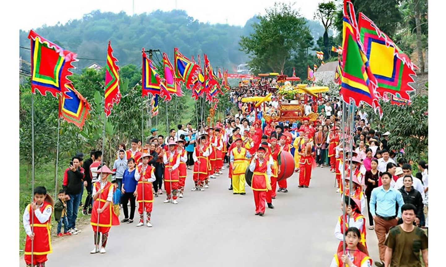 Lễ hội đền Chu Hưng (Hạ Hòa), một di tích thờ cúng Hùng Vương trên vùng đất Tổ Phú Thọ. 