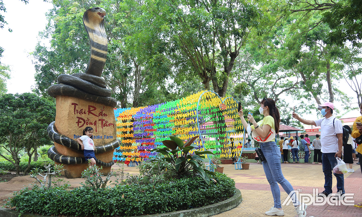 ...và các tiểu cảnh đẹp ngất ngây thu hút du khách.