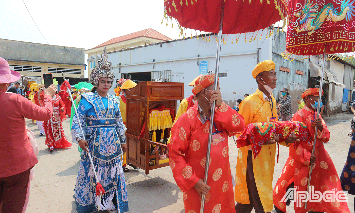 Đoàn rước Ông về Lăng