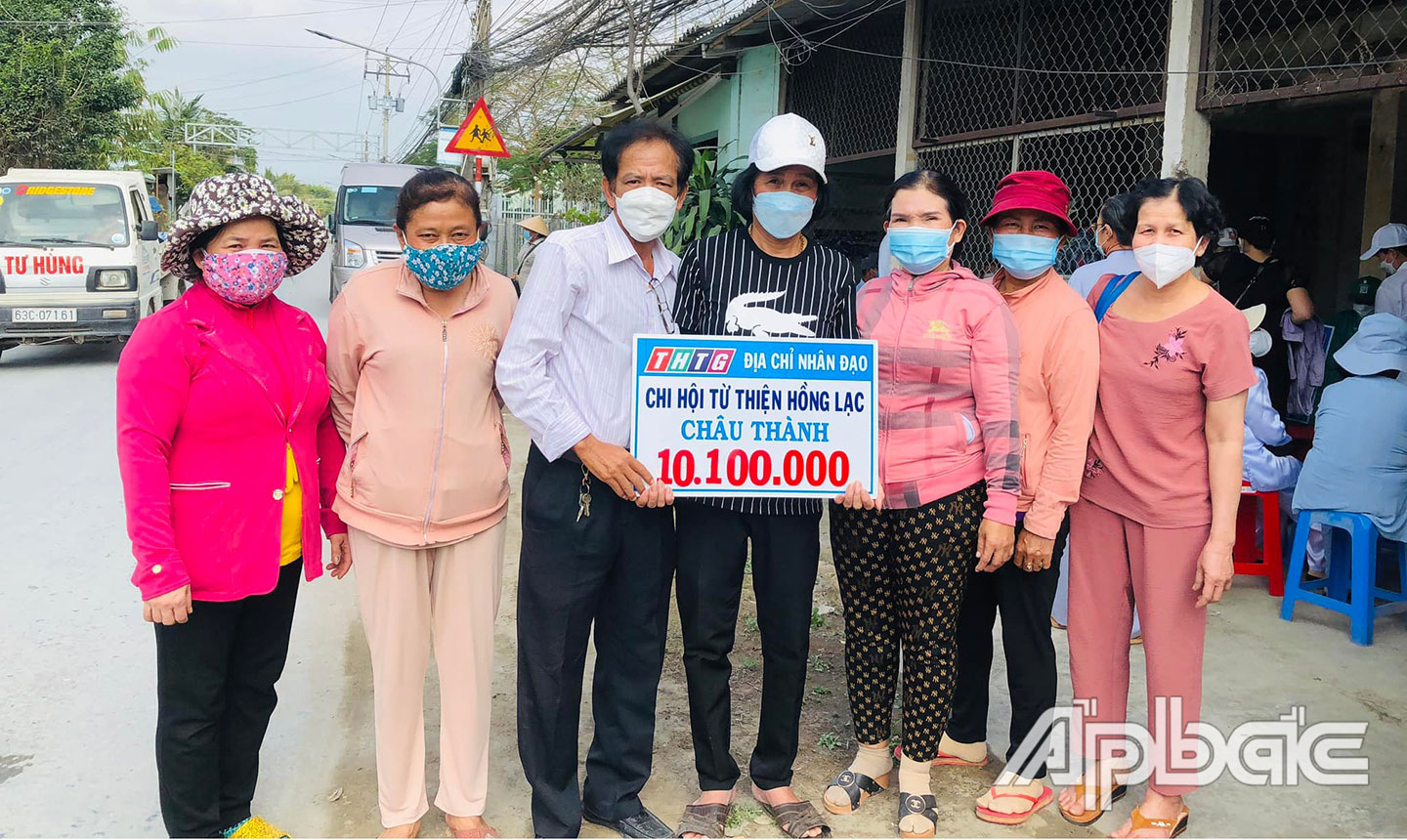 Chi hội từ thiện Hồng Lạc thường xuyên tham gia Chương trình “Địa chỉ nhân đạo” của Đài Phát thanh và Truyền hình Tiền Giang.