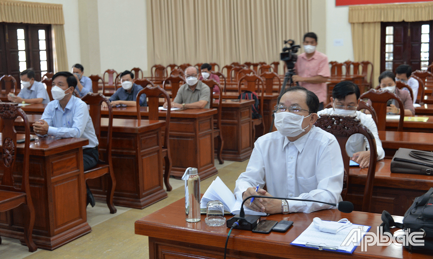 Tại điểm cầu Tiền Giang.