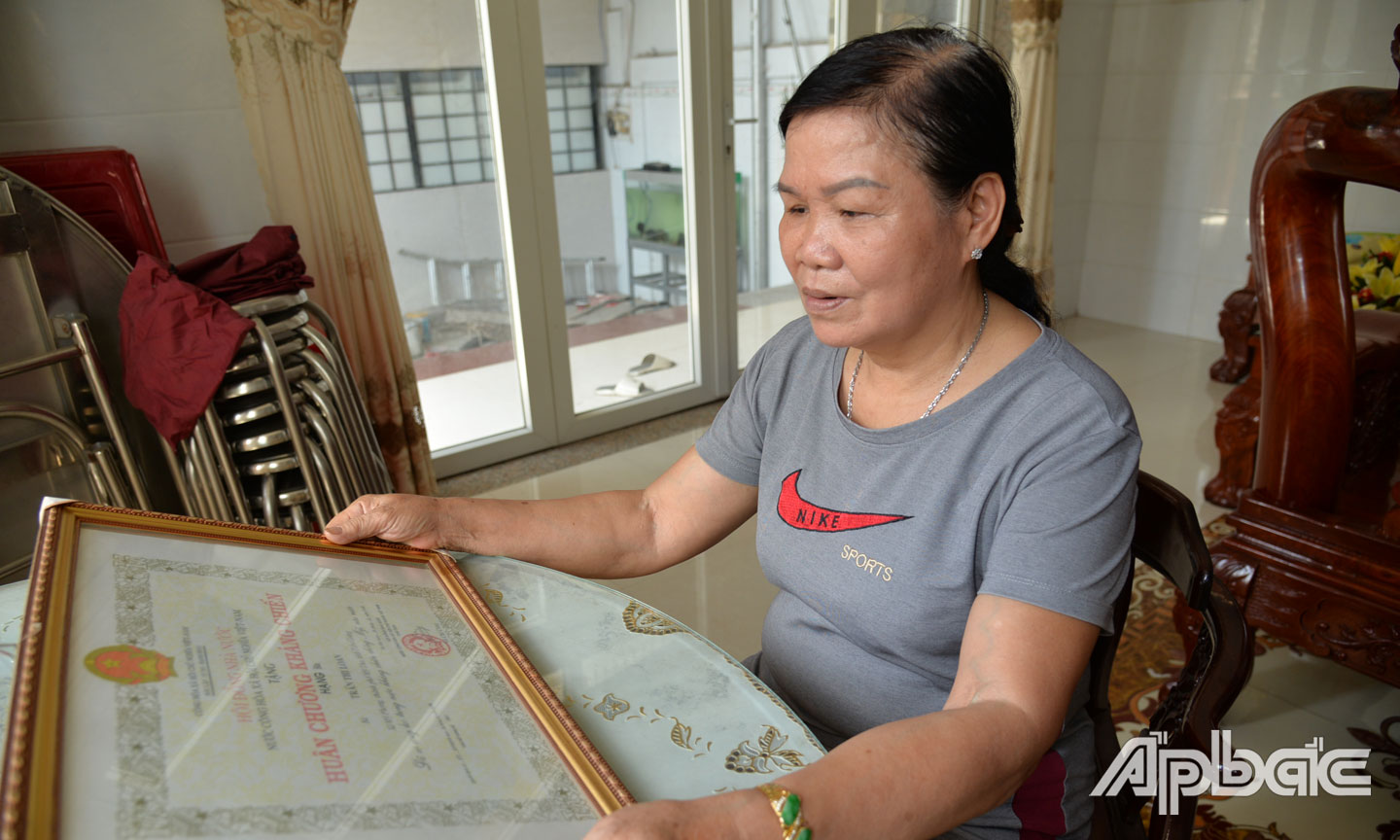 Cô Loan vinh dự nhận Huân chương Kháng chiến hạng Ba năm 1988 và Bằng khen của Thủ tướng Chính phủ năm 2019.