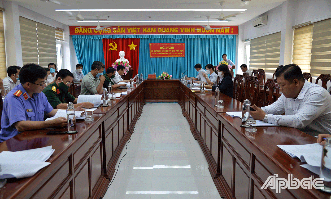 Đại biểu tham dự hội nghị.