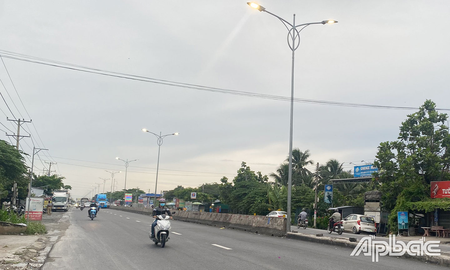 Quốc lộ chiều ngày cuối tuần.