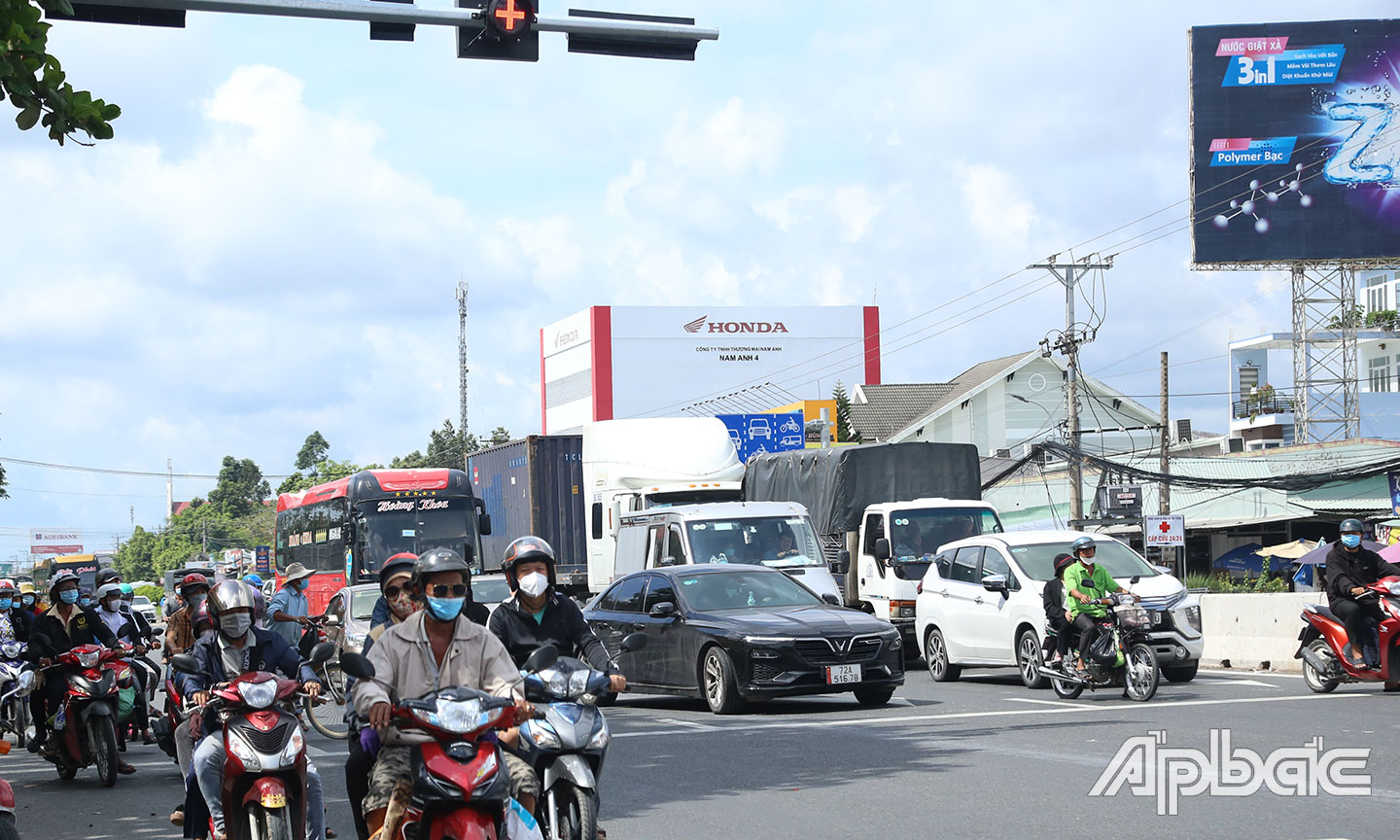 Nút giao An Thái Trung trở nên đông đúc.