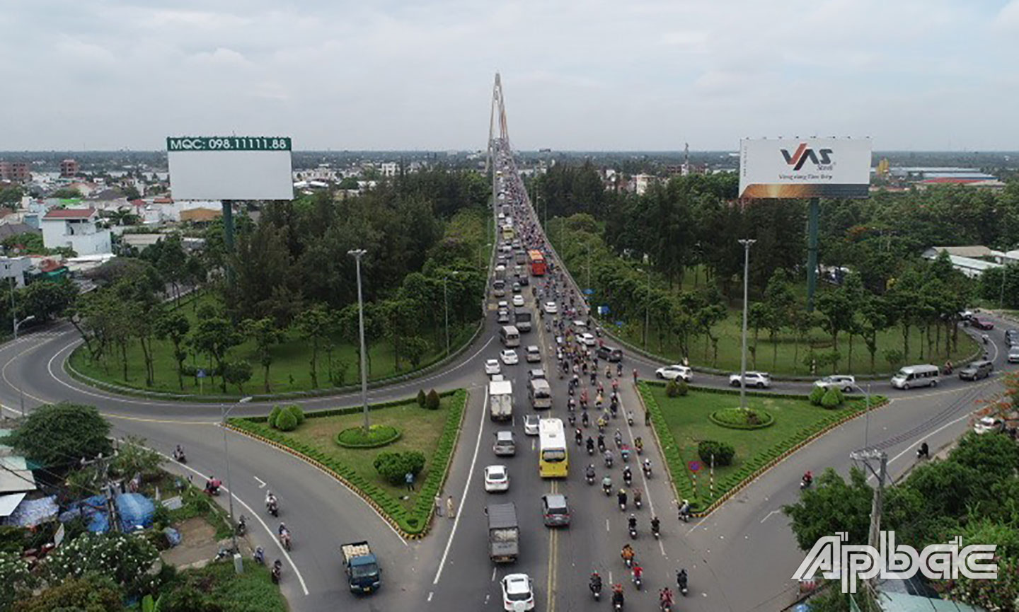 Kẹt xe nghiêm trọng trên cầu Rạch Miễu vào dịp Lễ 30-4 và 1-5 vừa qua.