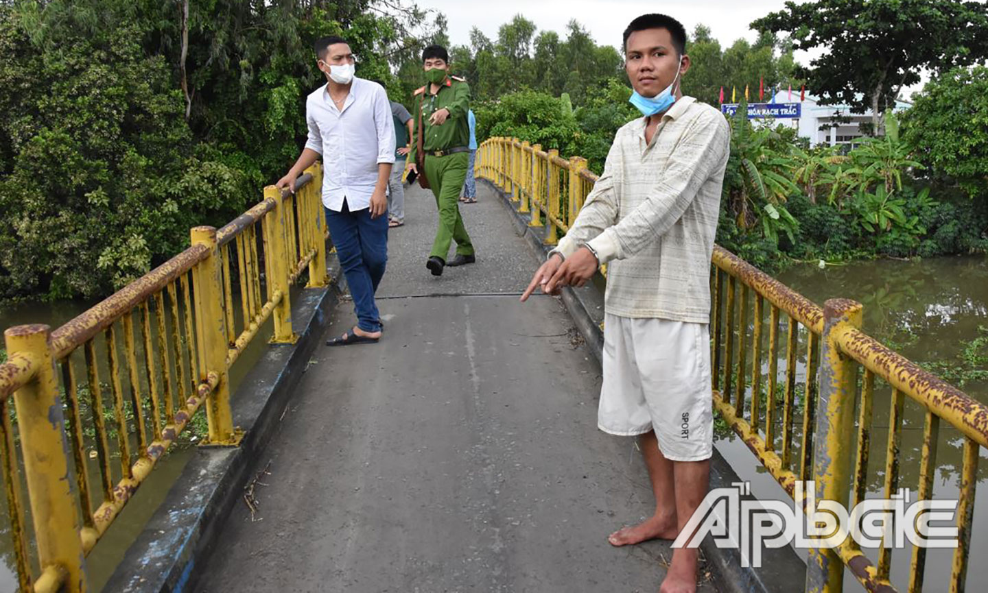 Cơ-quan-điều-tra-thực-nghiệm-hiện-trường-vụ-cướp.-ảnh-Trọng-Tín