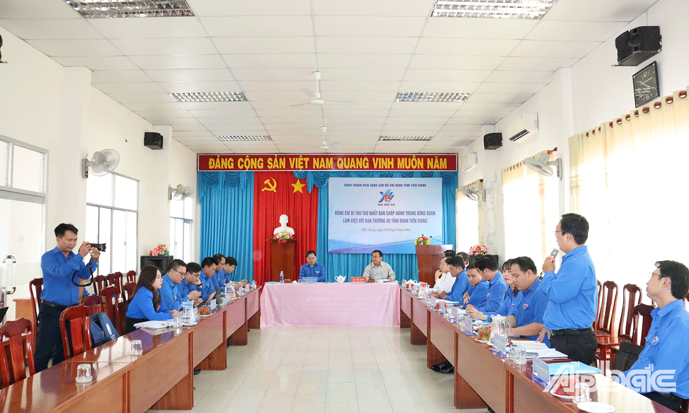 Quang cảnh buổi làm việc