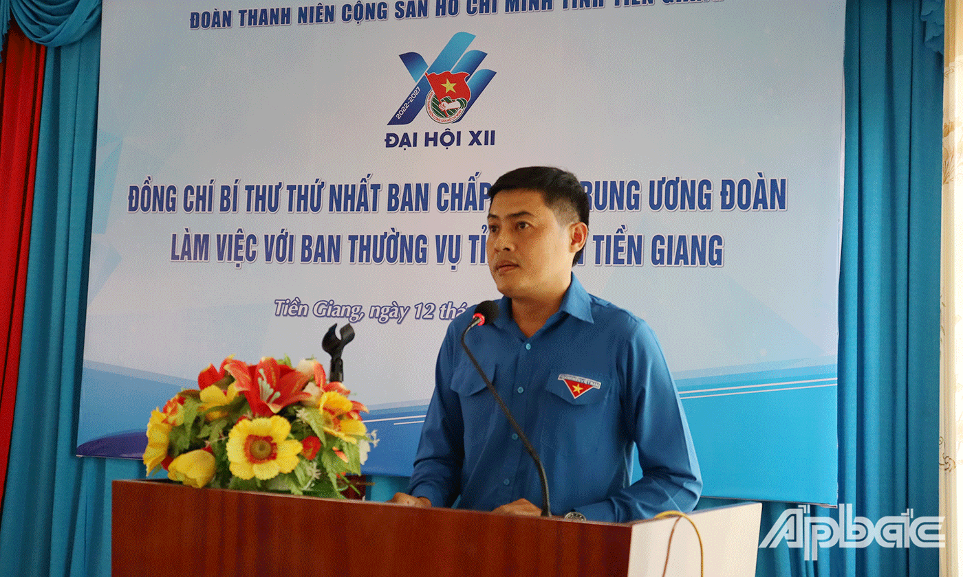 Bí thư Tỉnh đoàn Tiền Giang Nguyễn Quang Minh phát biểu tại buổi làm việc