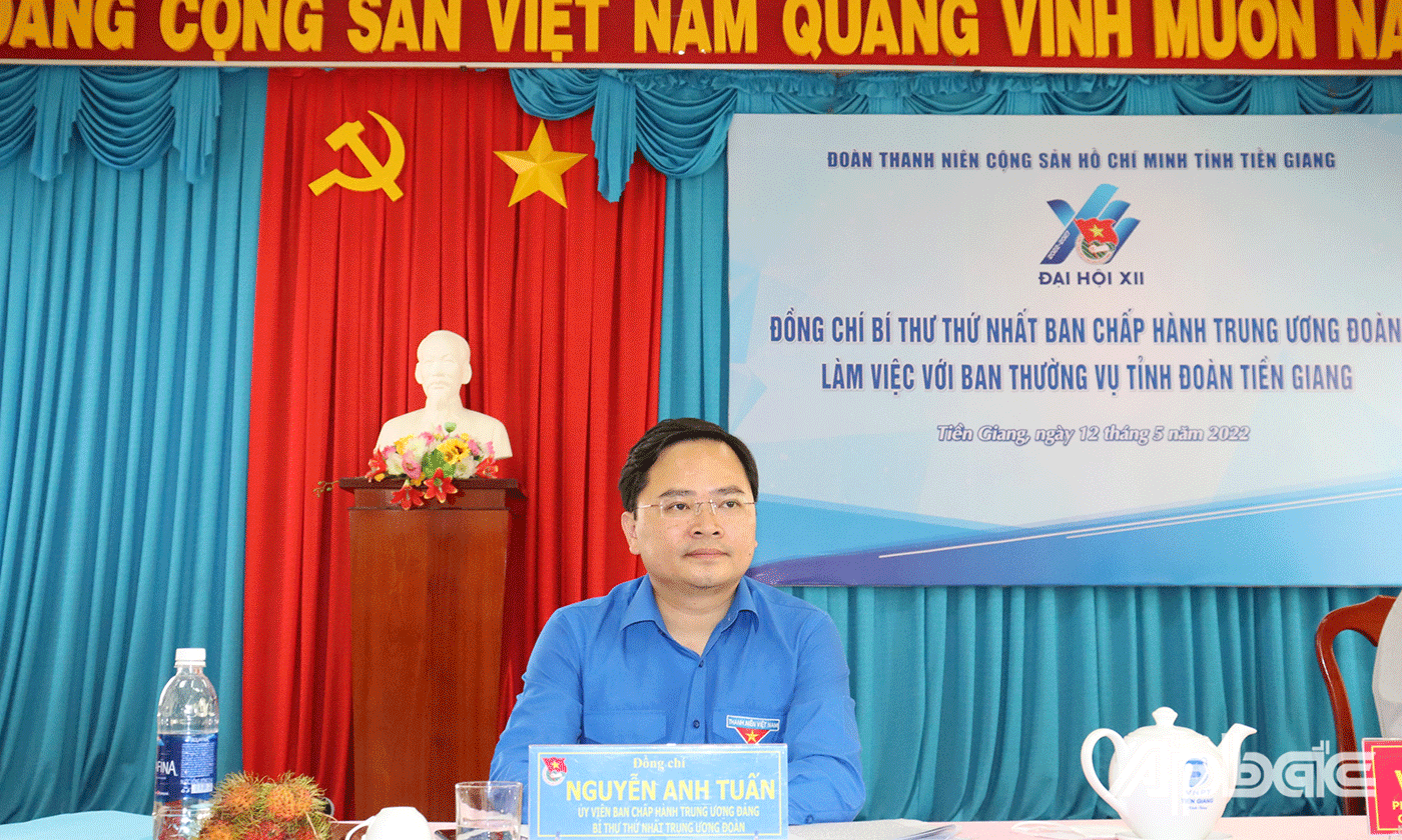Đồng chí Nguyễn Anh Tuấn phát biểu tại buổi làm việc với Tỉnh đoàn Tiền Giang
