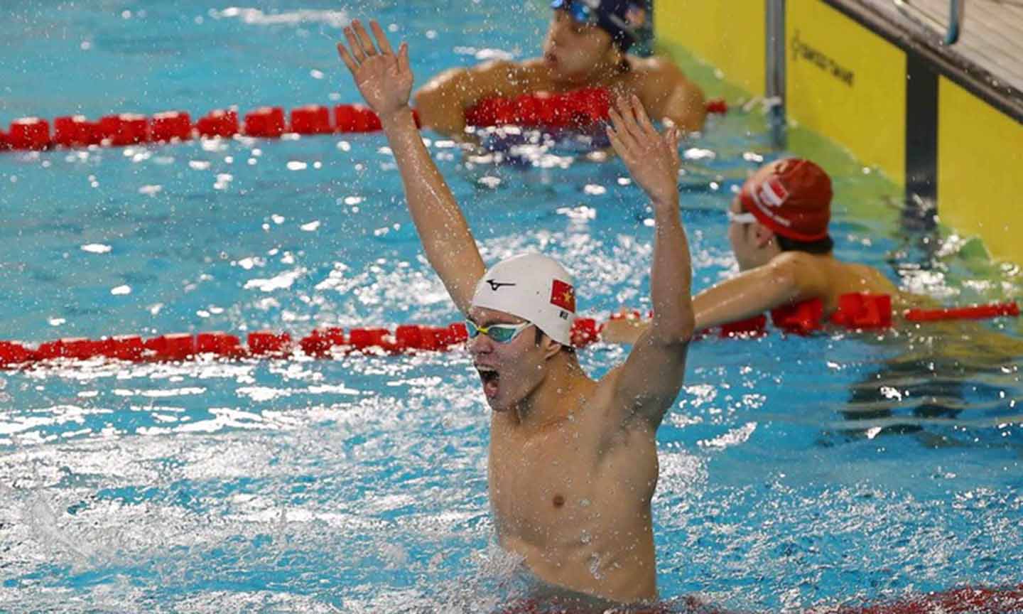 VĐV Trần Hưng Nguyên đoạt HCV ở nội dung 400 m hỗn hợp nam với thành tích 4:18:10 phá kỷ lục SEA Games