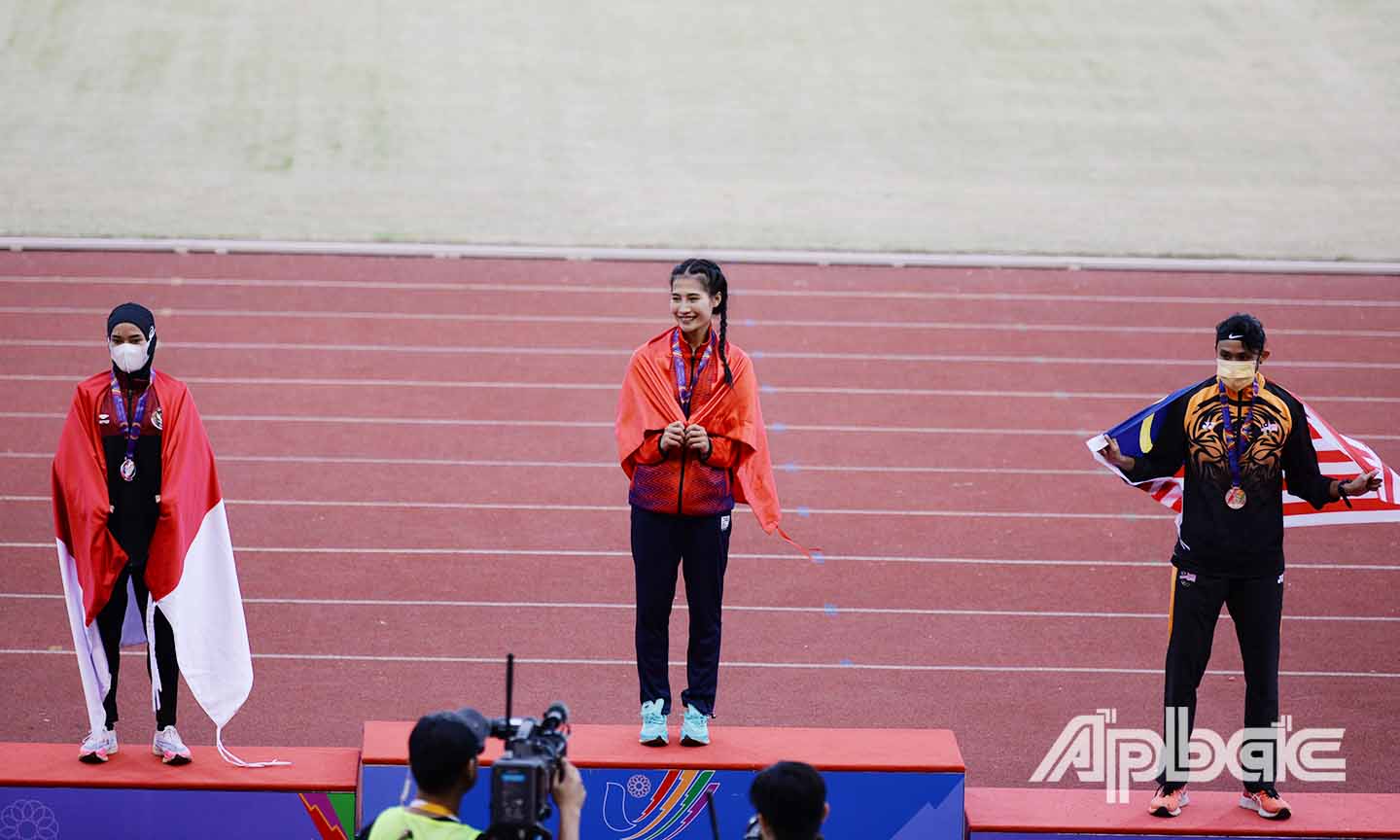 VĐV Khuất Phương Anh xuất sắc đoạt HCV nội dung 800m.