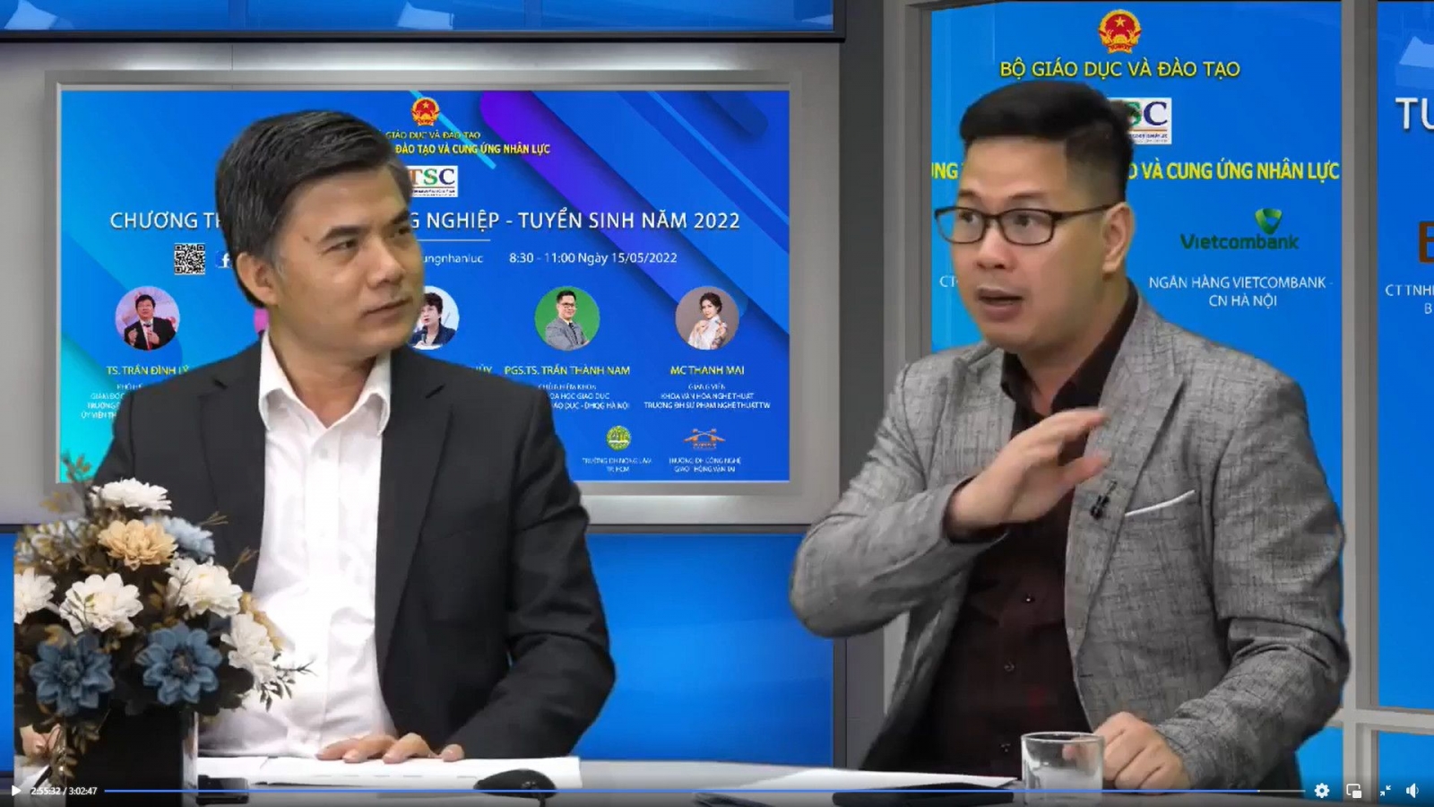 PGS Trần Thành Nam (bên phải) tại Chương trình Tư vấn hướng nghiệp - tuyển sinh năm 2022.