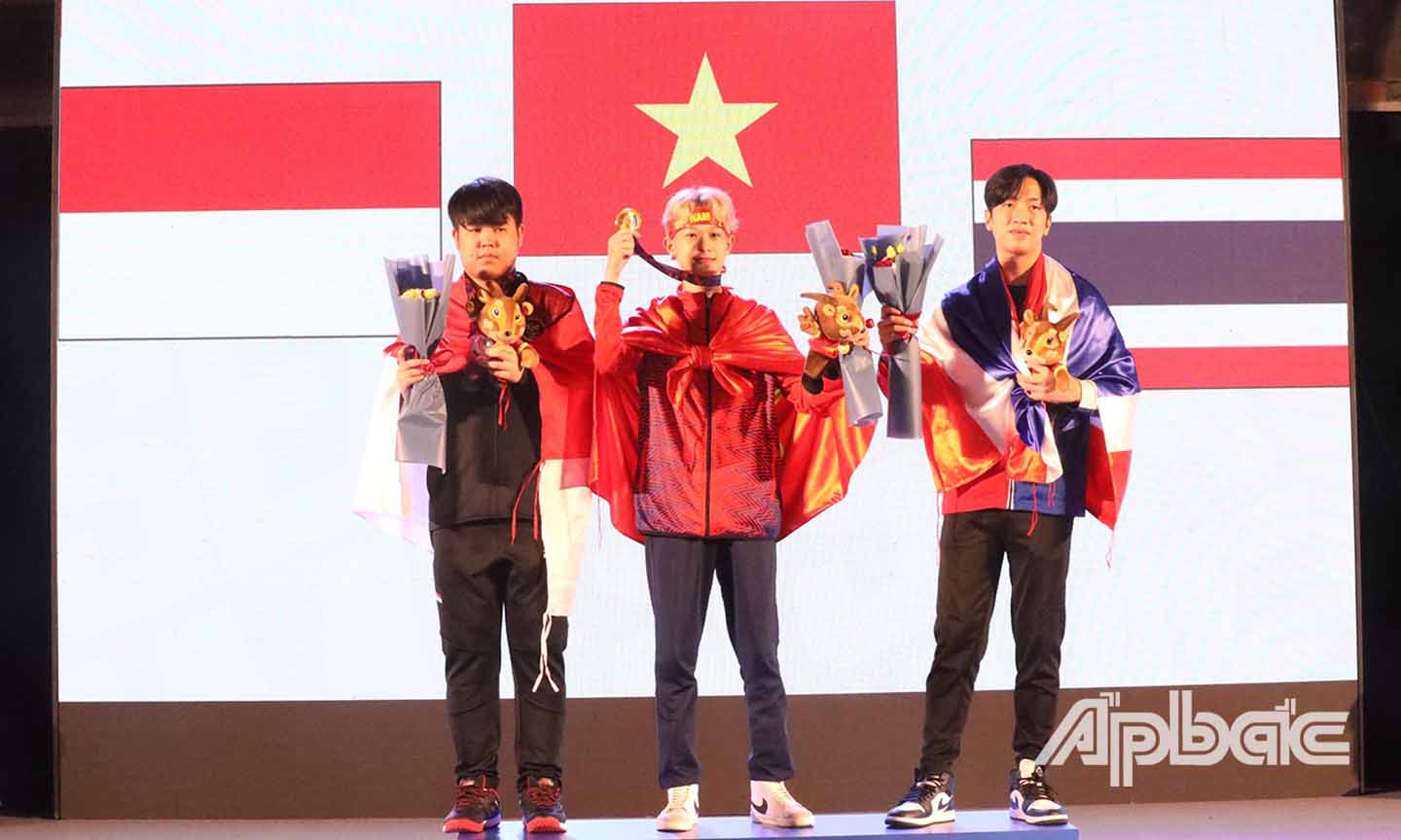 Phan Văn Đông xuất sắc mang về cho Thể thao điện tử Việt Nam tấm HCV ở nội dung PUBG Monlie.