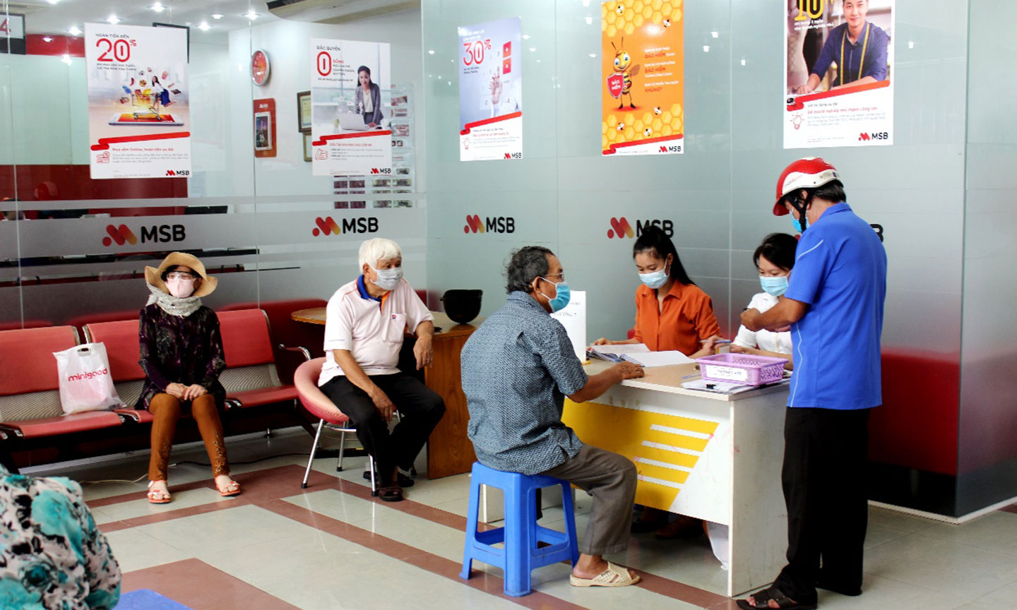 Chi trả lương hưu tại Bưu điện tỉnh Tiền Giang.