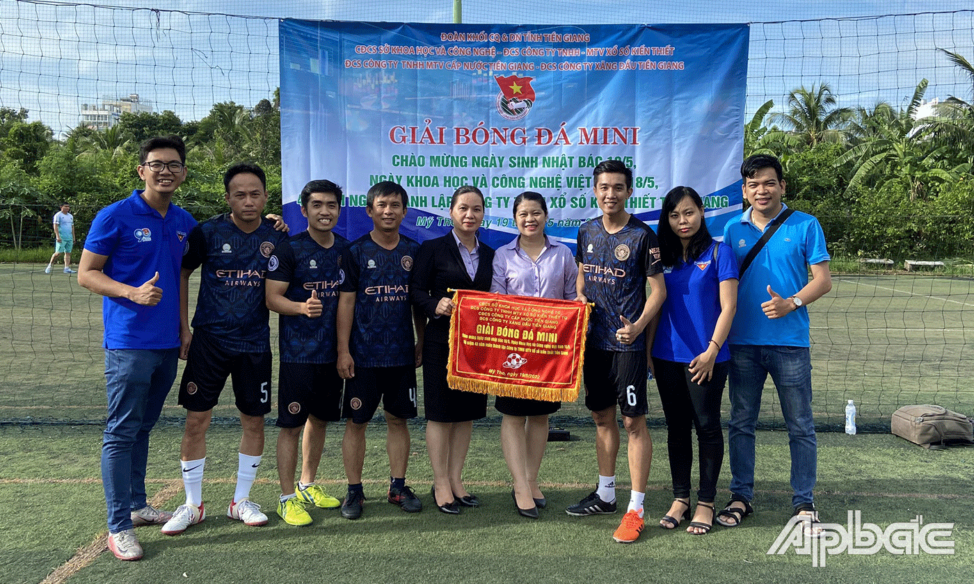 đội bóng Đoàn cơ sở Công ty TNHH MTV Xổ số kiến thiết Tiền Giang xuất sắc đạt Giải Nhất.