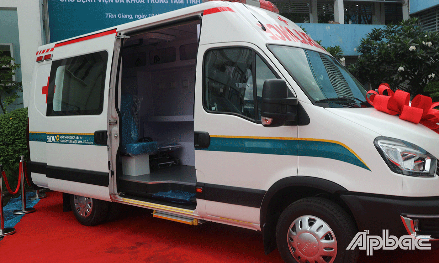 Xe chất lượng cao, được thiết kế riêng và trang bị đầy đủ các trang thiết bị y tế trên xe,