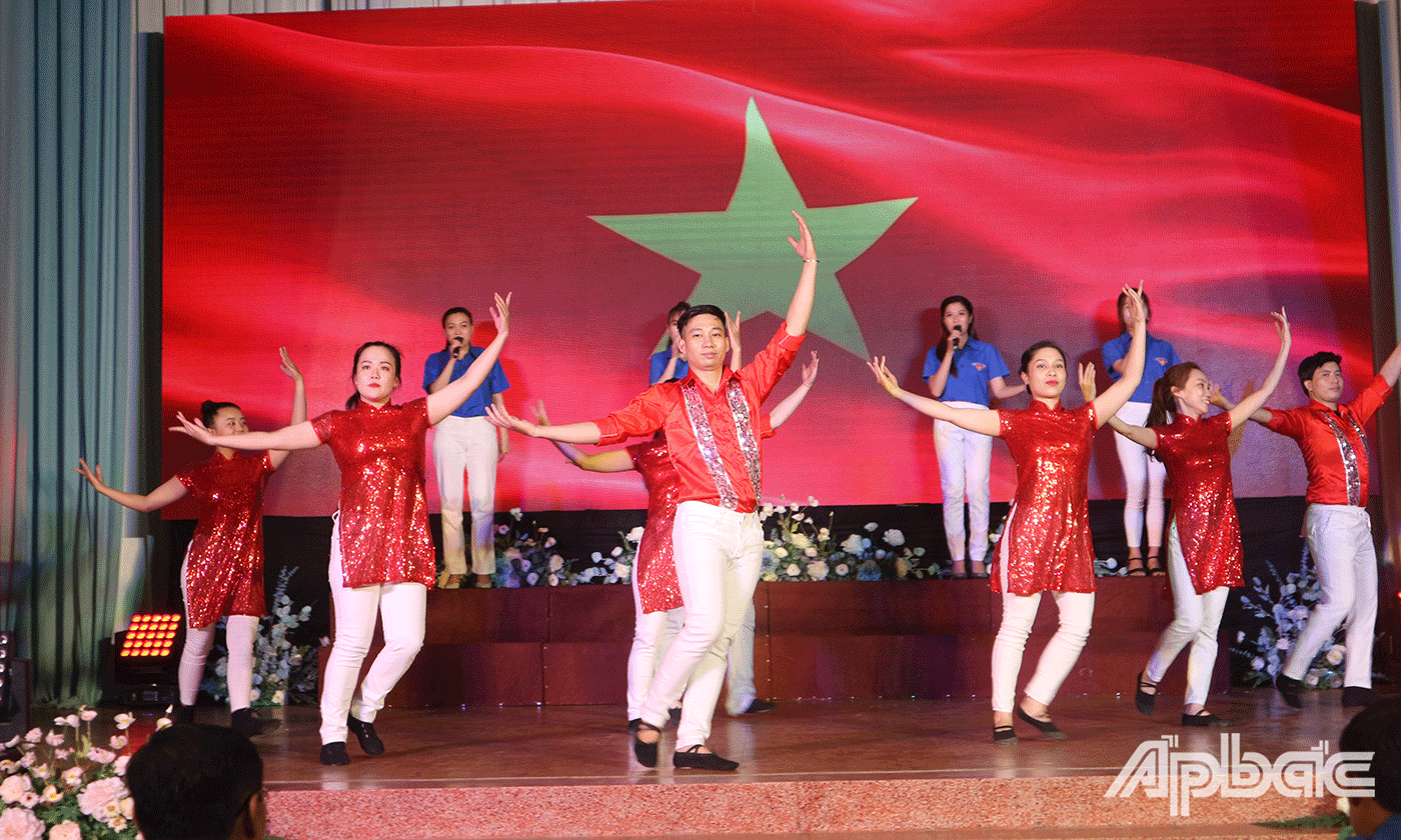 Các tiết mục văn nghệ đặc sắc phục vụ chương trình