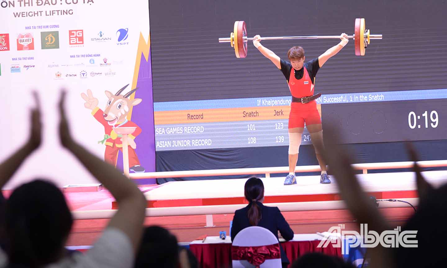 Các khán giả đã cổ vũ rất nhiệt tình để động viên tinh thần của các VĐV.