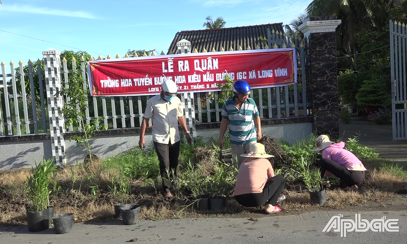 21-5 luc luong can bo cong chuc xa tich cuc tham gia trong hoa don ve sinh