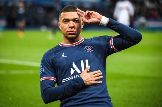 Kylian Mbappe sẽ ở lại PSG, qua đó đặt dấu chấm hết với Real Madrid.
