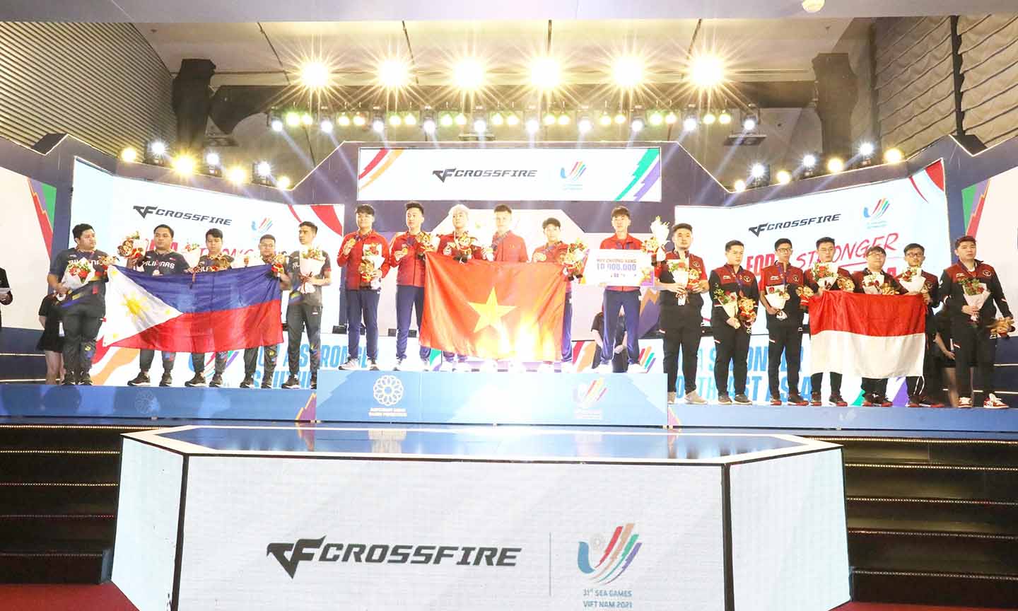 Các tuyển thủ Việt Nam xuất sắc đoạt HCV ở nội dung Crossfire (Đội kích).