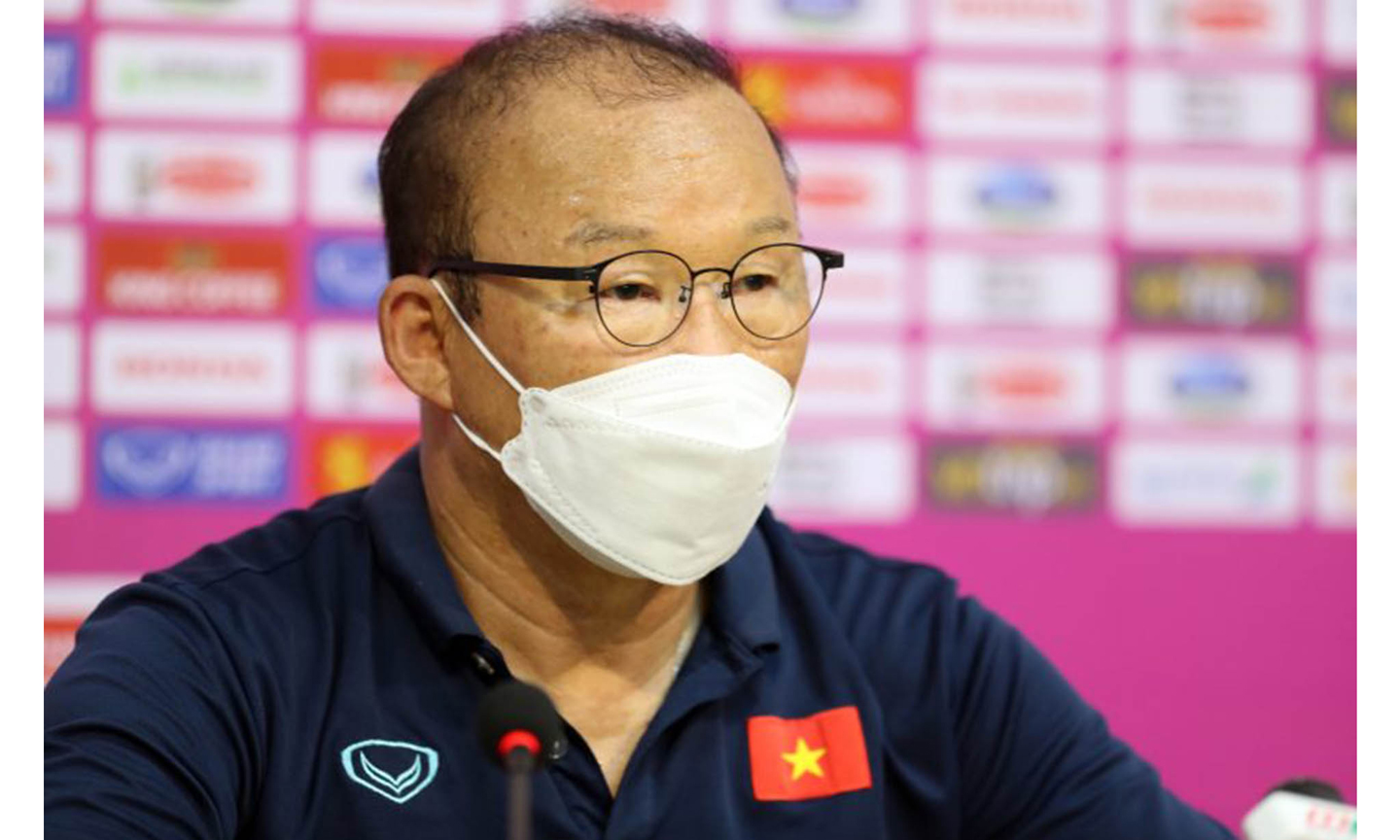HLV Park Hang-seo trả lời báo giới trưa 31/5. (Ảnh: VFF)