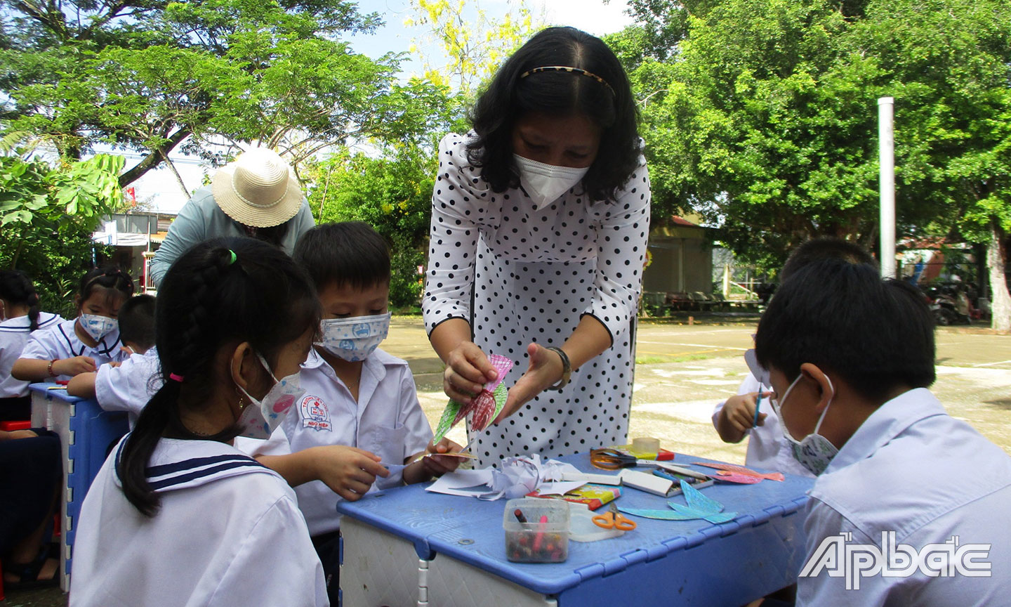  Học sinh Trường Tiểu học Ngũ Hiệp tham gia “Chuyến xe tri thức”.