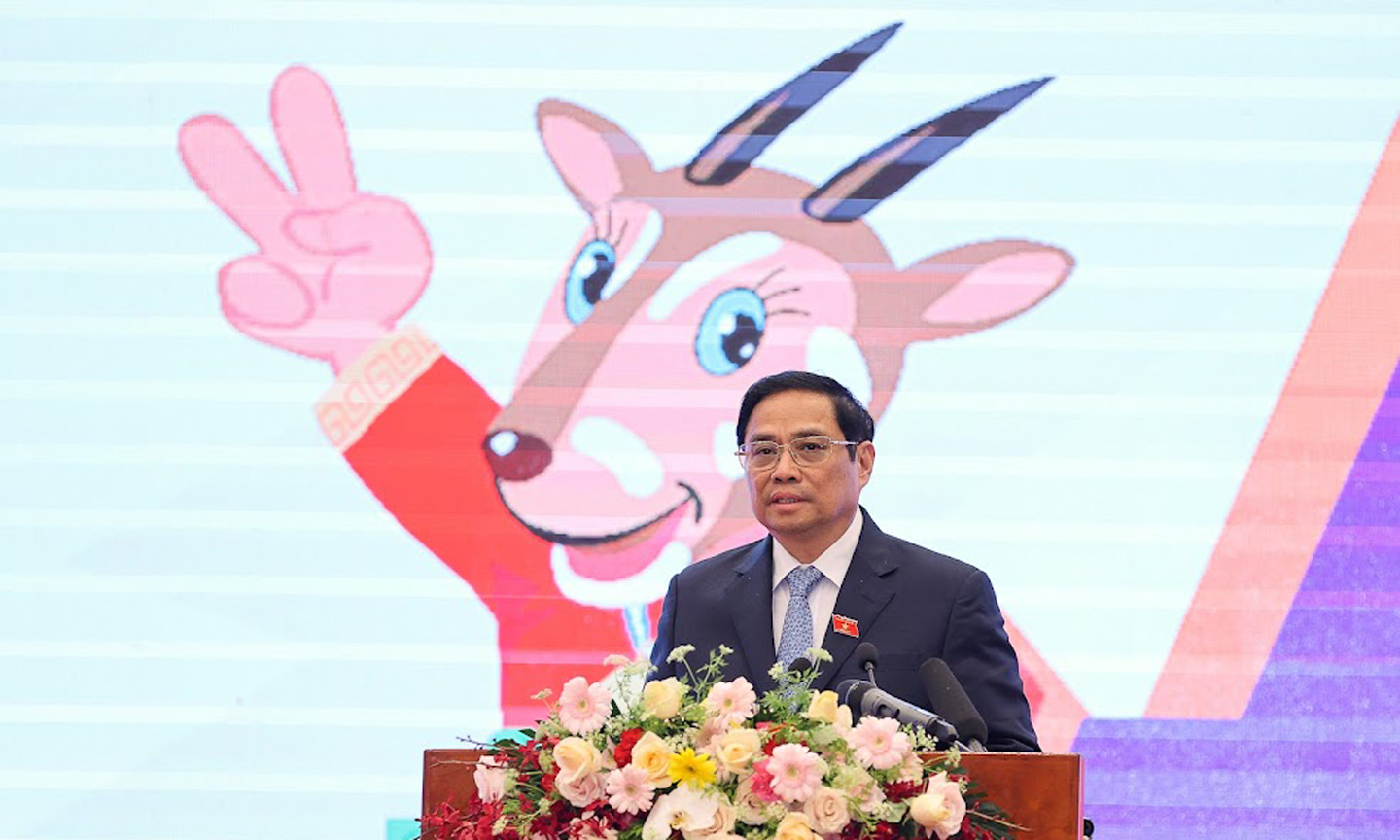 Thủ tướng Phạm Minh Chính nồng nhiệt chúc mừng và đặc biệt biểu dương những thành tích xuất sắc mà Đoàn Thể thao Việt Nam đã đạt được - Ảnh: VGP/Nhật Bắc