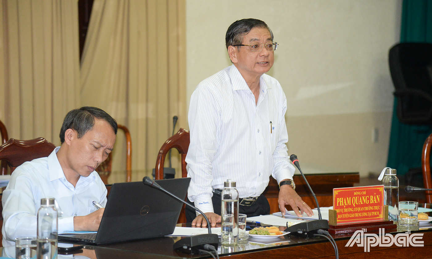 Đồng chí Phạm Quang Bản, Phó Vụ trưởng, Cơ quan Thường trực Ban Tuyên giáo Trung ương tại TP. Hồ Chí Minh (T79) phát biểu ý kiến.