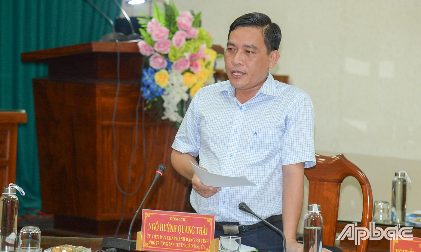 Đồng chí Ngô Huỳnh Quang Thái, Tỉnh ủy viên, Phó Trưởng Ban Tuyên giáo Tỉnh ủy báo cáo tóm tắt công tác tuyên truyền miệng, hoạt động báo cáo viên trên địa bàn tỉnh Tiền Giang từ năm 2018 đến nay.