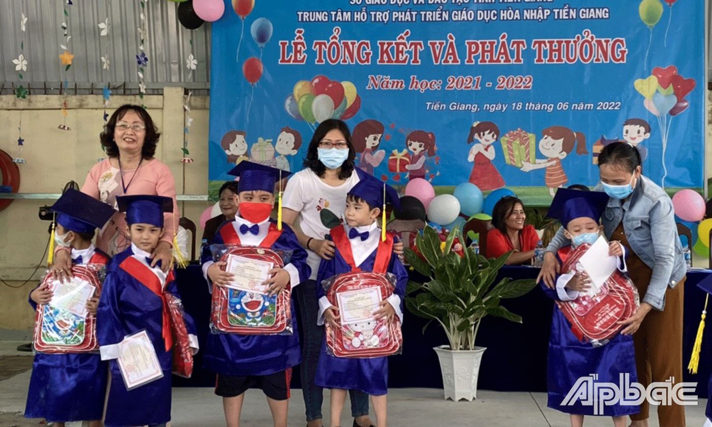 Công nhận hoàn thành chương trình can thiệp sớm cho các em.