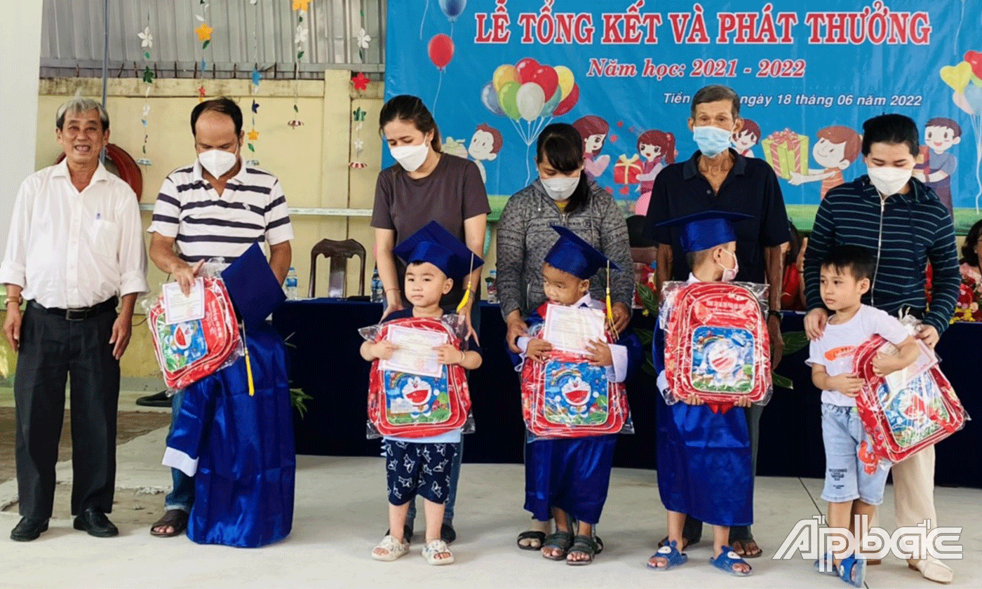 Công nhận hoàn thành chương trình can thiệp sớm cho các em.