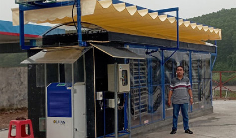 Dùng năng lượng mặt trời sấy thu lợi từ lông gia cầm