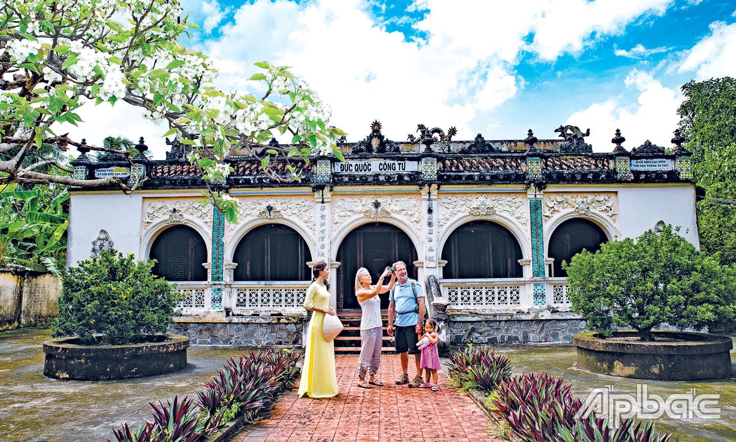 Ngày nay, lăng Hoàng Gia là một trong những điểm tham quan, du lịch của tỉnh.	                                 Ảnh: QUYÊN VŨ