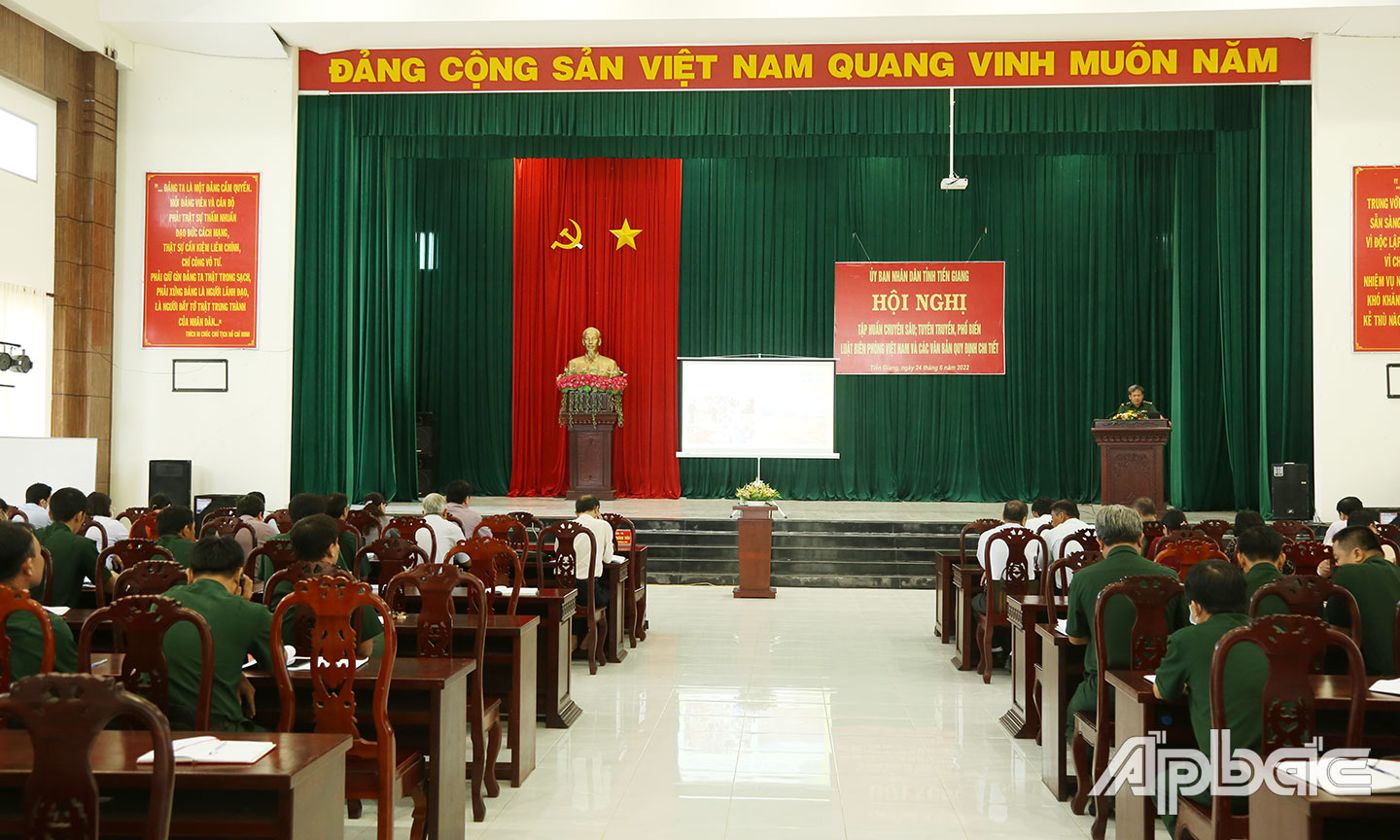 Quang cảnh buổi tập huấn.
