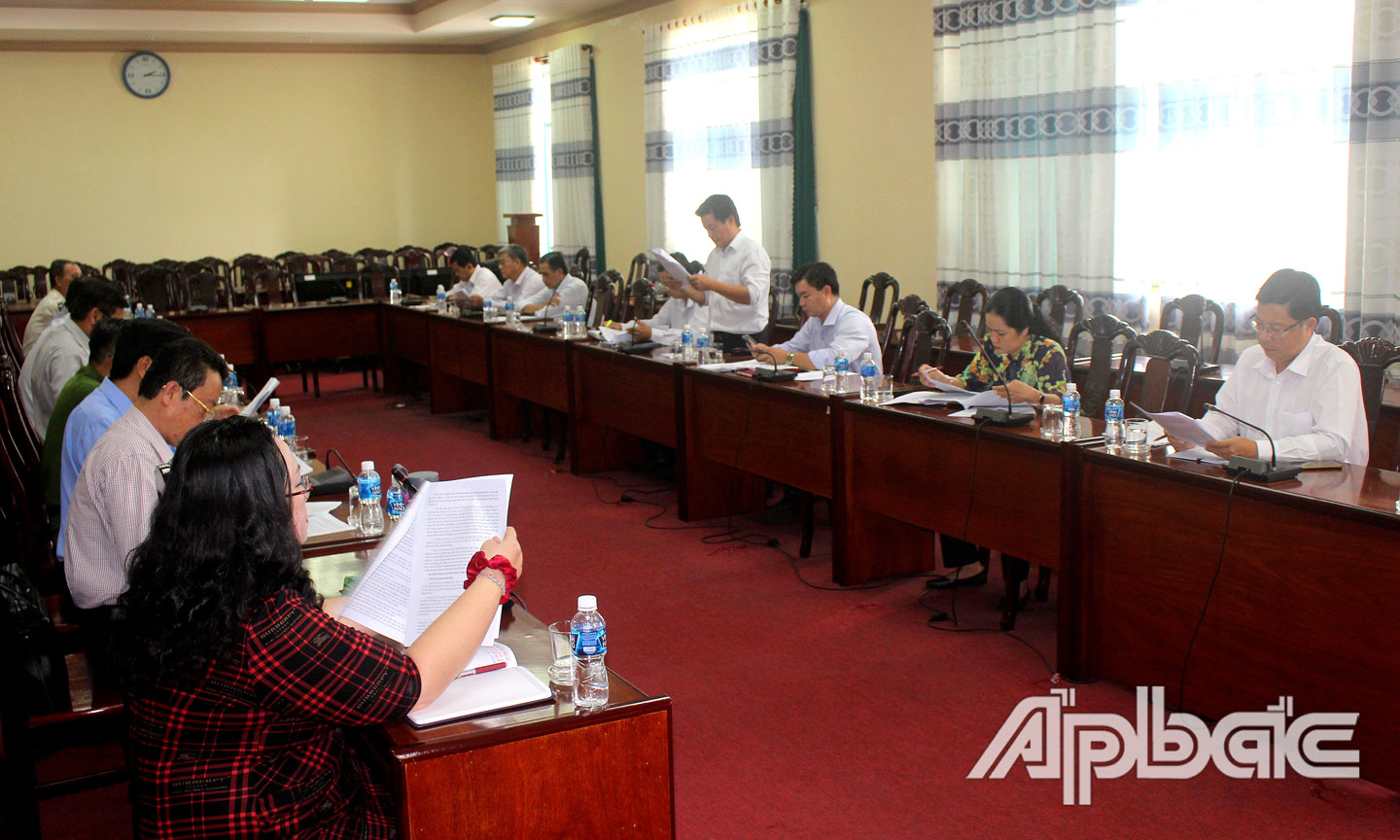 Quang cảnh cuộc họp.