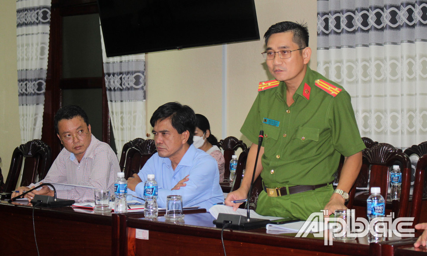 Đại biểu tham gia đóng góp ý kiến tại cuộc họp.