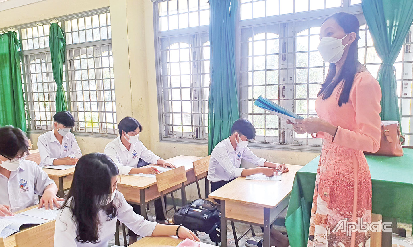 Học sinh lớp 12, Trường THPT Huỳnh Văn Sâm, huyện Cái Bè vừa hoàn thành ôn tập và sẵn sàng dự thi tốt nghiệp THPT năm 2022.