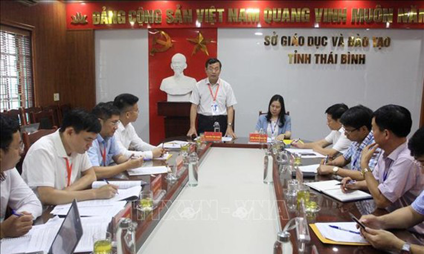 Đoàn công tác của Bộ Giáo dục và Đào tạo do Thứ trưởng Nguyễn Văn Phúc làm trưởng đoàn đã kiểm tra công tác chấm thi tại tỉnh Thái Bình. Ảnh: TTXVN