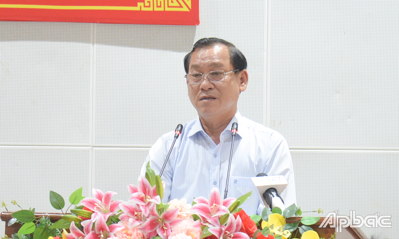 Đồng chí Nguyễn Văn Vĩnh phát biểu tại hội nghị.