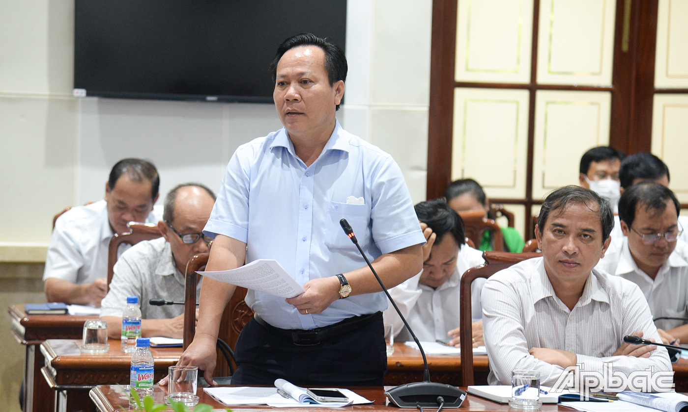 Chủ tịch UBND TX. Gò Công Giản Bá Huỳnh kiến nghị khắc phục hệ thống thoát nước tại một số điểm trên Quốc lộ 50 đoạn đi qua địa bàn thị xã.