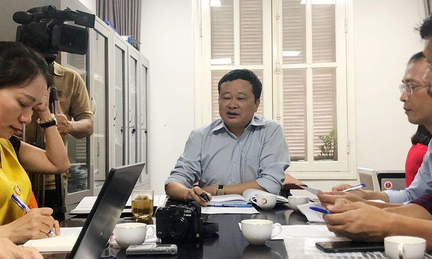 Đạo diễn Nguyễn Lê Anh giới thiệu về bộ sách điện tử.