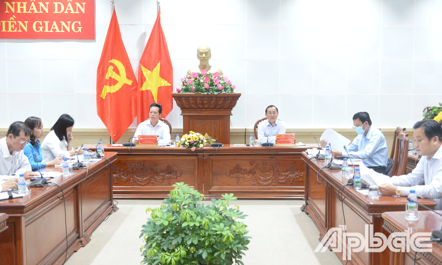 Quang cảnh cuộc họp.