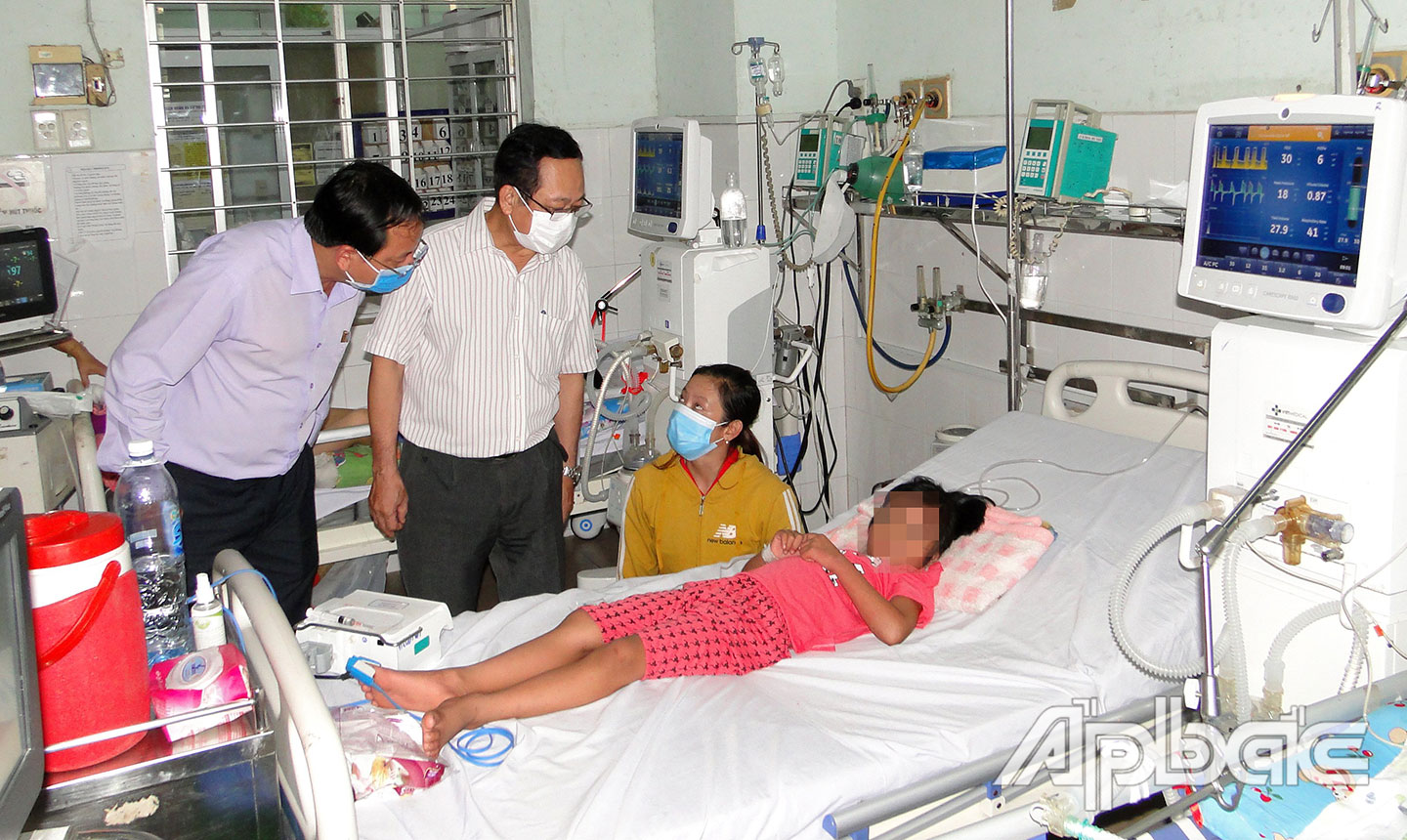 Bệnh nhân SXH nặng đang được điều trị tại Bệnh viện ĐKTT Tiền Giang.