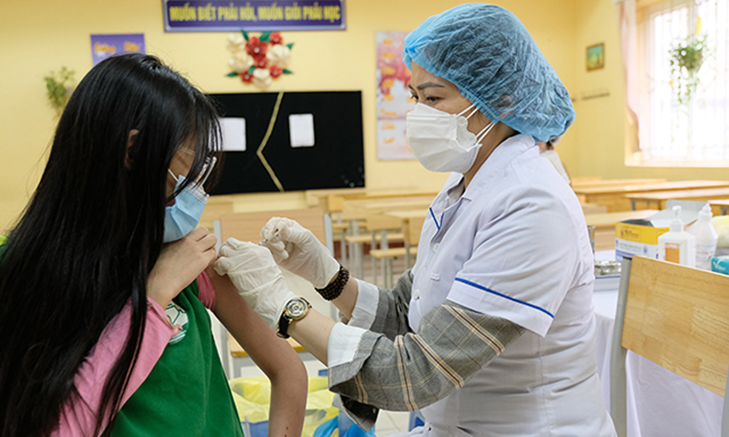 Thủ tướng chỉ đạo đẩy nhanh tiêm vaccine phòng COVID-19, không để vaccine quá hạn