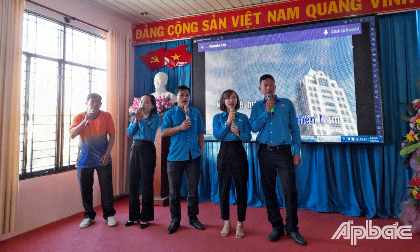 Tổ chức thi thi hát karaoke tạo điều kiện Công đoàn viên gặp gỡ, giao lưu